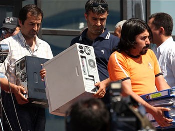 Gözaltına alınanlar neyle suçlanıyor?