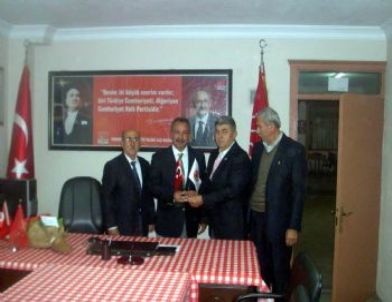 Gaziler Vakfı, Salihli CHP'yi Ziyaret Etti