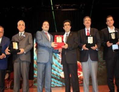 Kimse Yok Mu Derneği Hayırsever İş Adamlarını Ödüllendirdi