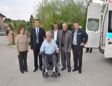 Felçli Vatandaş Akülü Arabasına Kavuştu