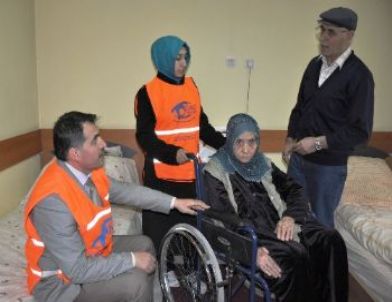 Kimse Yok Mu'dan 95 Yaşındaki Zelefşan Bahçe'ye Tekerlekli Sandalye