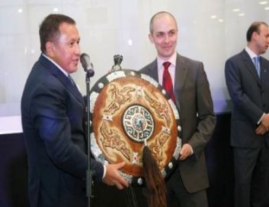 Türk Şirketi Krize Rağmen 300 Yüz Milyon Dolarlık İş Yaptı