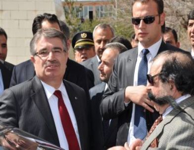 Bakan Şahin Bıyık Şampiyonlarından Kırbaç'a Hayran Kaldı