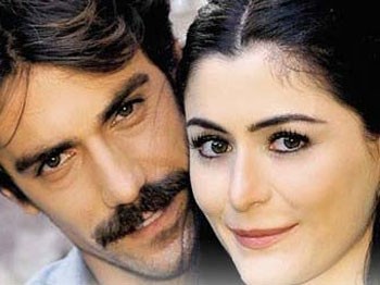 Deniz ve İbrahim Setteki Otomobilde Sevişti