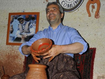 Bakan Ergün şalvar giydi, çanak çömlek yaptı