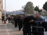 ÇEVİK KUVVET POLİSİ - Cizre'de 13 Kişi Gözaltına Alındı