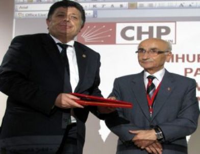 CHP Bartın Milletvekilinden Gümüş'e Plaket Verildi