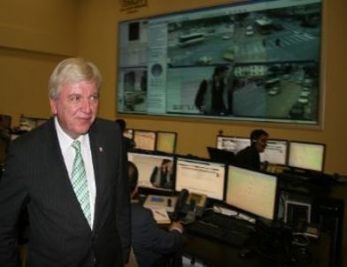 Alman Başbakan Bouffier: Türk Polisine Hayran Kaldım