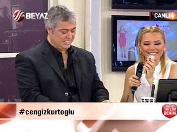 GS'li Futbolcu Canlı Yayında İstek Şarkı İstedi