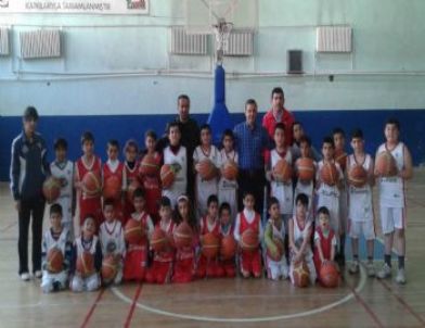 Vali Türker Basketbol Okulu’nu Ziyaret Etti