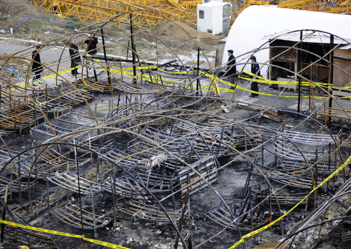 Kara Bulutlar İşçilerin Üzerinde