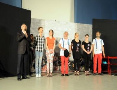 Abdullah Şahin Nokta Tiyatrosu, Perdesini 'öldüm Öldüm Dirildim' Oyunu İle Açtı