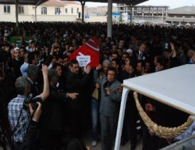 Gaziantep'de Bıçaklı Saldırıya Uğrayan Doktor Toprağa Verildi