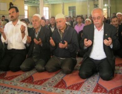 İskilip Köprübaşı Camii Kursiyerleri Hatim Okutup Helva Dağıttı