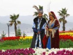 HAZIM KÖRMÜKÇÜ - Türkan Şoray Tarihi Kostümleriyle Sekapark'ı Gezdi