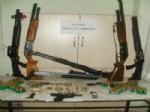 Gazinoya Operasyonda 7 Ruhsatsız Silah Ele Geçirildi Haberi