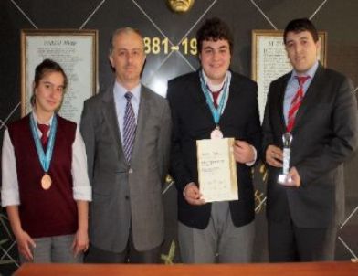 Karasu Meslek Lisesi Öğrencileri Başarısıyla İlçeyi Sevindirdi