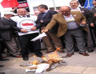 Memur-Sen Malatya'da Bordro Yaktı