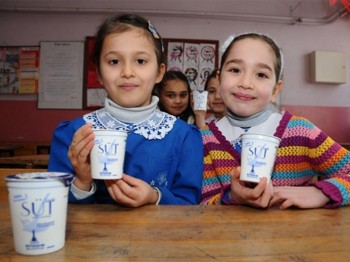 Okullarda Süt Dağıtımı 2 Mayıs'ta Başlayacak