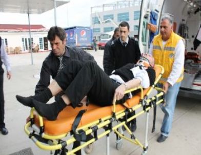 Para Nakil Aracı Devrildi: 2 Yaralı