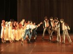 ÖMER SABANCı - Adana Tiyatro Festivali Müzikli Danslı Oyunlarla Devam Ediyor