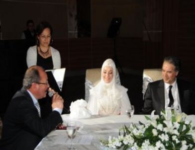 Başbakan Yardımcısı Bülent Arınç, Kuşadası’nda Nikah Şahitliği Yaptı