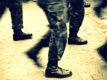 Komutanı Koğuşa Girdiğinde Titreyerek Ağlıyordu...