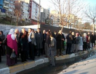 Öcalan'ın Doğum Günü İçin Urfa'ya Gitmek İsteyen Bdp’lilere Polis Engeli