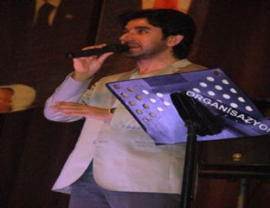 Serdar Tuncer Şiir Dinletisi Öğrencileri Mest Etti