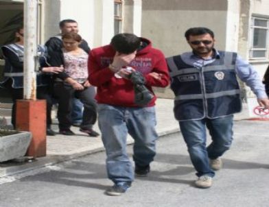 Annesiyle Arası Açık Olan Teyzesinin Evini Soydu