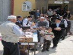 Çorum Mevlana Camii'nden Bin 500 Kişiye Simit ve Meyve Suyu