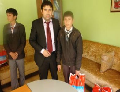 Çukurca Kaymakamlığı’ndan Depremzede Öğrencilere Yardım