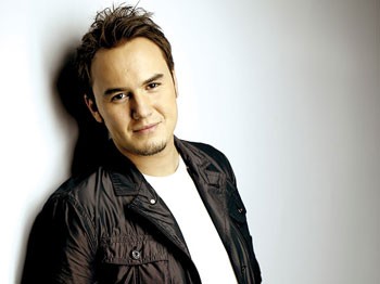 Mustafa Ceceli: Sezen Aksu Beni Havuza Attı