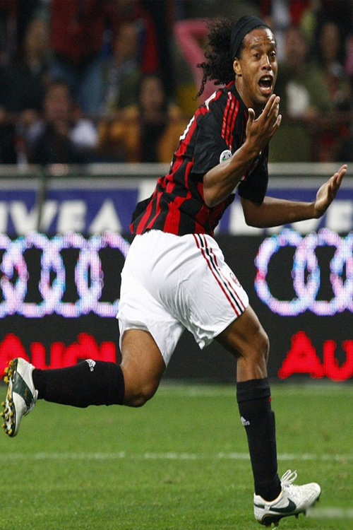 Ronaldinho Beşiktaş’a Gelir Mi?