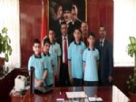 Şampiyon Öğrenciler Kaymakam Erdoğan'ı Ziyaret Etti