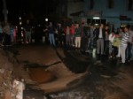 İZSU - Ana Su Borusu Patlayınca Yol Çöktü