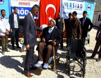 Engelli Depremzeledere Tekerlekli Sandalye Dağıtıldı