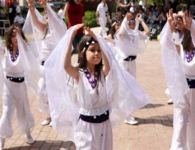 Hayvanat Bahçesinde Çocuk Şenliği