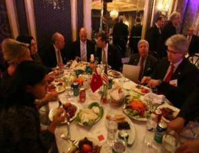 Topbaş, TCC Dostluk Yemeği'ne Katıldı: Bu Gerçekten Takdire Şayan Bir Adanmışlık