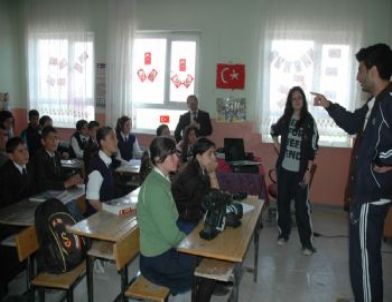 Üniversite Öğrencileri Gevaş’a Kucak Açtı