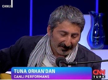 Tufan Yönetmenden Canlı Performans