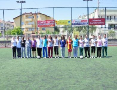 Milas’ta Kız Öğrenciler Arasında Futbol Turnuvası