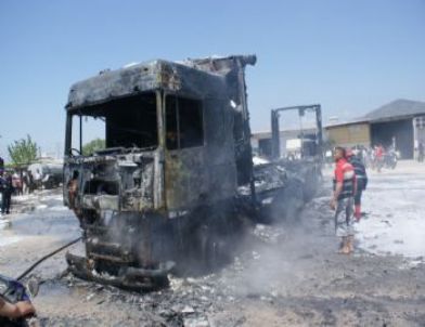 Sebze Halinde Alev Topuna Dönen Tır Yandı