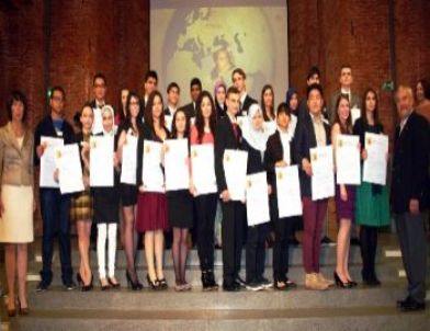 Bavyera’da 50 Göçmen Kökenli Öğrenci Daha Yetenek Bursuna Kavuştu