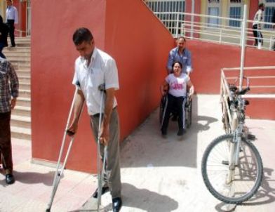 Engelliler Sınavda Ter Döktü
