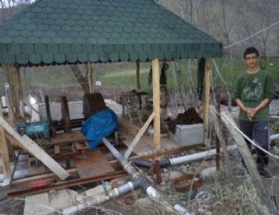 Kendi Elektriğini Kendisi Üretiyor