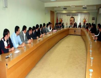 AK Parti'li Gençler Tanışma Toplantısında Buluştu