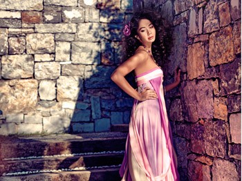 Behzat C'nin Güzel Doktoru İlk Defa Modellik Yapttı