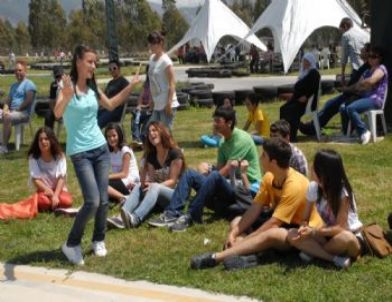 Bahar Şenliğinde Stres Attılar