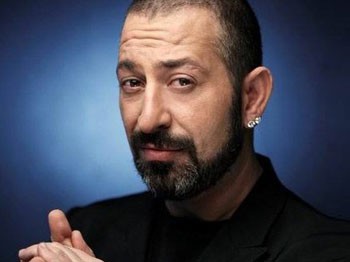 Cem Yılmaz Haberin Zirvesinden İnmiyor